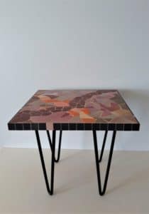 Table basse carrée émaux de Briare rose orangé