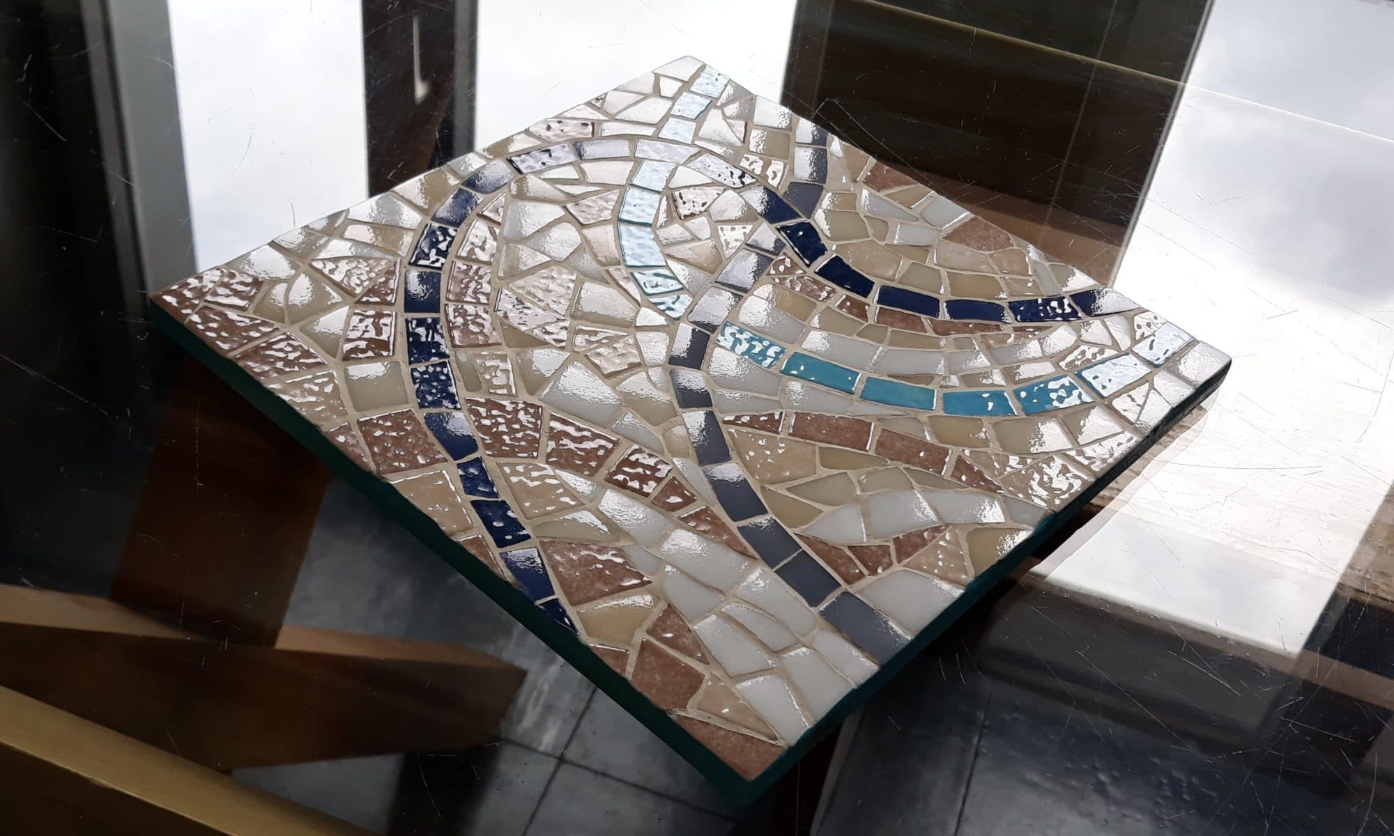 Signature mosaique, dessous de plat en mosaïque bleu décoration de table